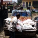 70117-desa-gudang-kahuripan-di-kbb-pinjam-beras-demi-warga-terdampak-social-distancing-ayobandungcomtr