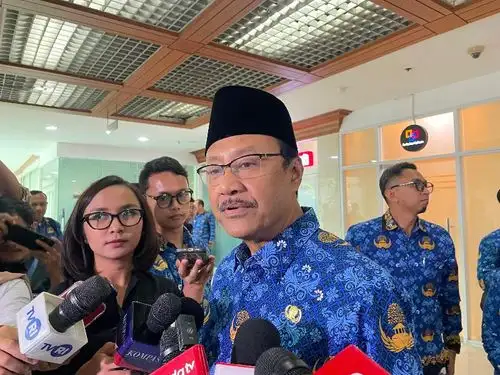 Pemerintah-Buka-Rekrutmen-Ribuan-Guru-untuk-Perkuat-Program-Sekolah-Rakyat