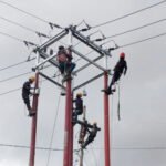 petugas-PLN-di-Papua-1-1