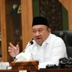 Wakil-Ketua-Komisi-X-DPR-RI-Lalu-Hadrian-Irfani-aksi-mahasiswa-696x464