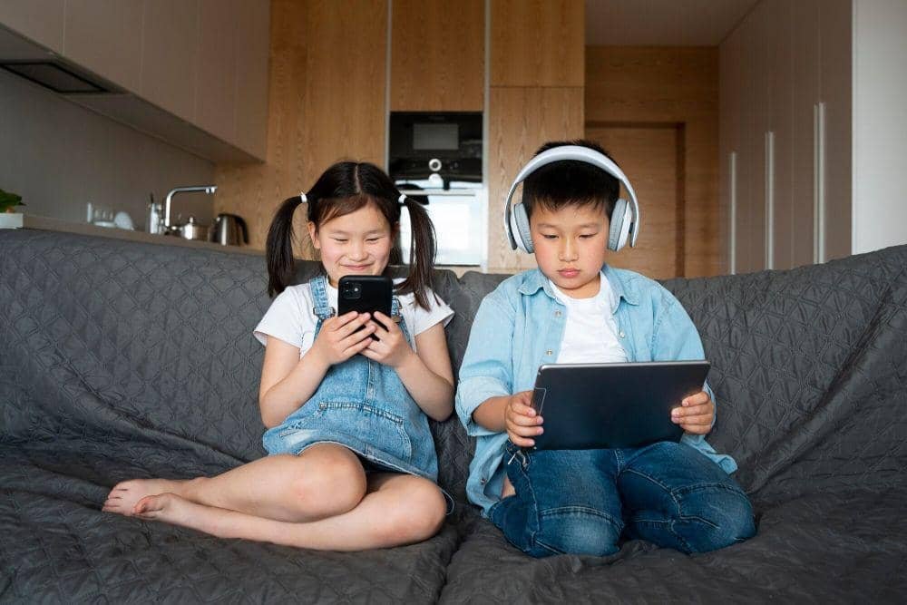 full-shot-kids-with-devices-23-2148988700-b74a5536ab2422020a74c000b188cfce