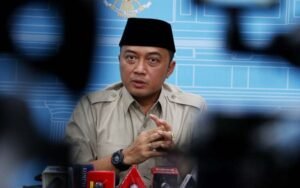 mensesneg-prasetyo-hadi-tanggapi-isu-politik-terkini0-19092025-175354-768x480