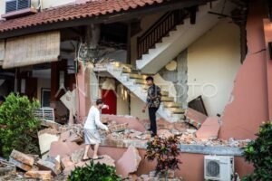 gempa-bumi-di-labuan-bajo-ntt-1owir-dom