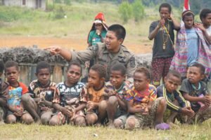 kehadiran-tni-polri-di-papua-untuk-beri-rasa-aman-warga-dari-kkb_6050642e5ed36