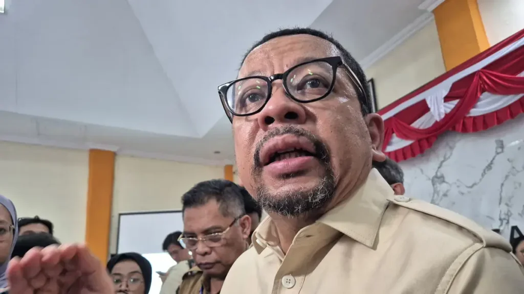 kepala-badan-komunikasi-pemerintah-republik-indonesia-mohammad-qodari-menanggapi-pembentukan-kabinet-bayangan-surabaya-selasa-287-novia-herawati-jawaposcom-FRNVX