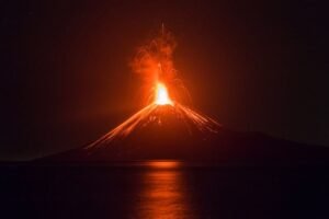 GUNUNG-ANAK-KRAKATAU_2