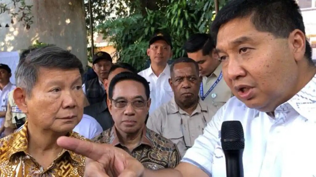 Maruarar-Sirait-kanan-saat-berkunjung-ke-Kota-Batu